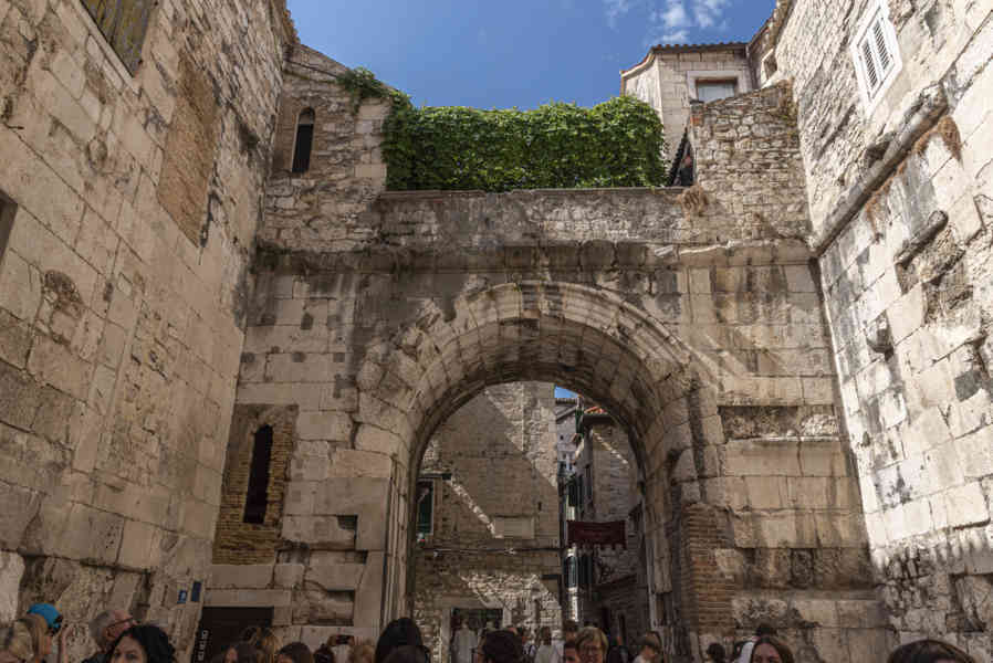 Croacia - Split 04 - palacio de Diocleciano - Puerta de Oro
